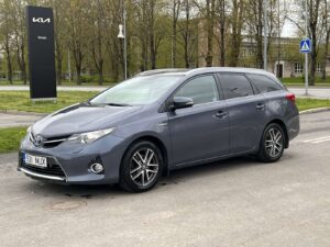 TOYOTA AURIS   7999€.-