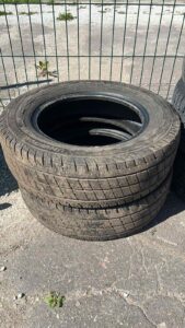 Продам:Резину 2 шт.Размер:195/70 R15cЦена:30€Tel:58384848Narva,Kerese 21Tel:58384848