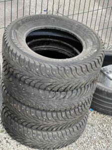 Продам:Комлект 4шт резину.Размер:205/70/15Производитель:YokohamaГлубина протектора:8-10ммРезина зимняя (шипы).Цена:120€Тел:58384848