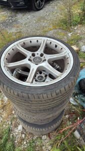 Продам:Литые диски размер R19 + летняя резина 245/35/19Разболтовка:5х112 (Диски с разболтовкой 5×112 подходят для автомобилей марок Audi, Volkswagen, Mercedes-Benz, BMW (с 2016 года), Bentley, Lamborghini, Mini, Porsche, Skoda, Seat и других, а также для некоторых моделей Chrysler и SsangYong. Чтобы убедиться в совместимости, всегда проверяйте размер PCD (размер между крепежными отверстиями) и другие параметры диска, указанные в руководстве по эксплуатации вашего автомобиля).Цена комплекта:180€Тел:58384848