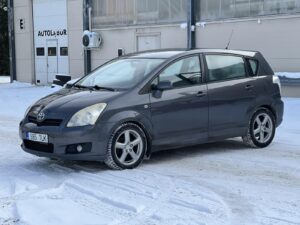 TOYOTA COROLLA VERSO   999€