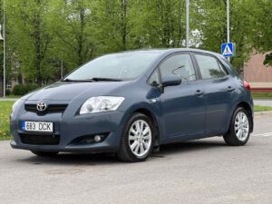 TOYOTA AURIS   2499€