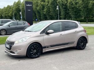 PEUGEOT 208   2999€