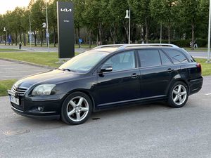 TOYOTA AVENSIS   2499€