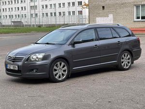 TOYOTA AVENSIS  1999€